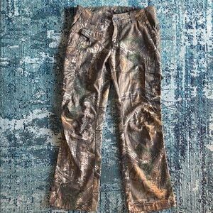 Cabelas Women Realtree cargo Camouflage Pants size 10/R (C)